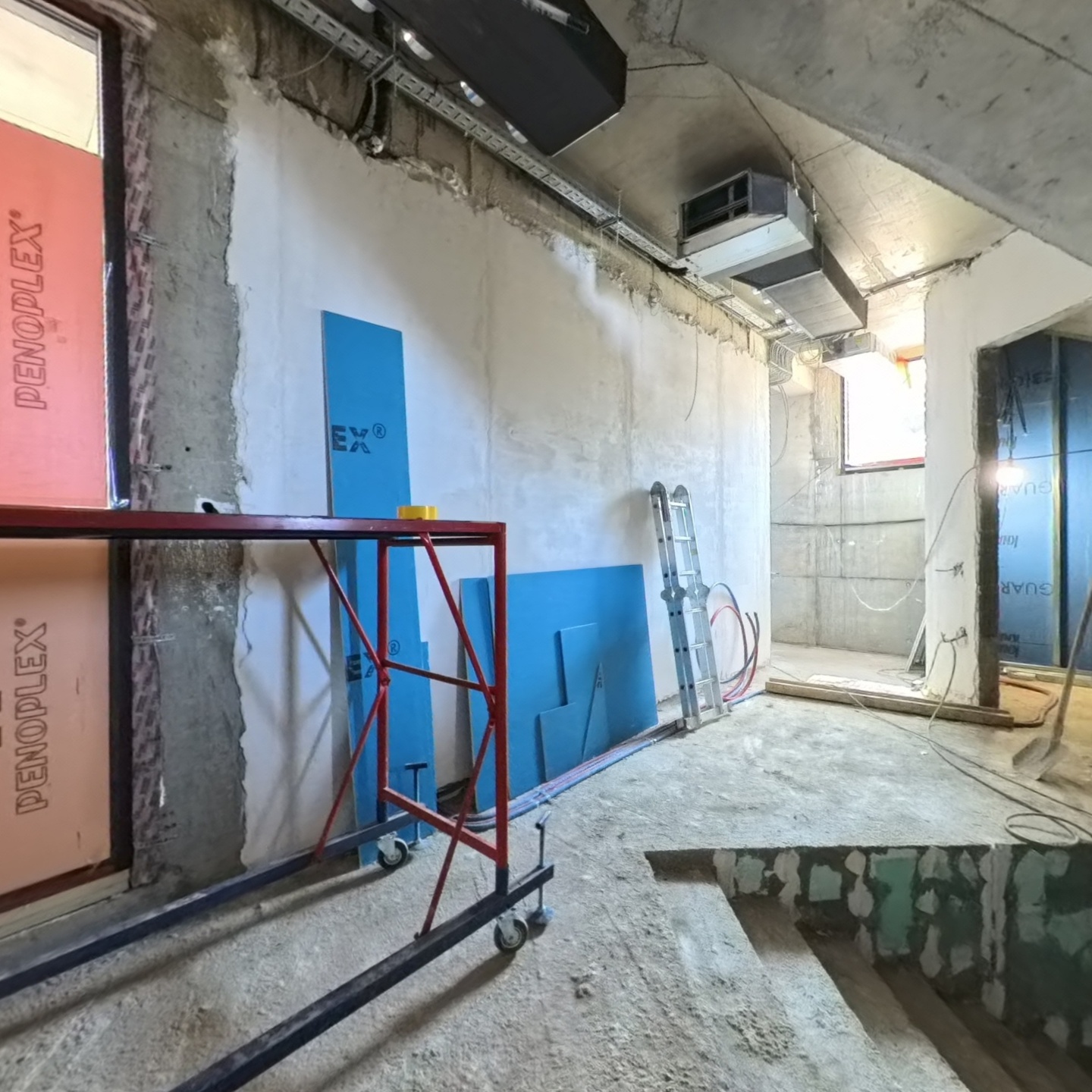 Two-floor residence with basement